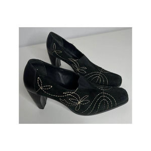 Matisse Booties Black Suede Embroidered Size 7.5M